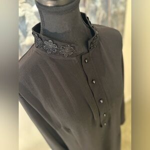 Elegant Black Dress with Floral Collar L